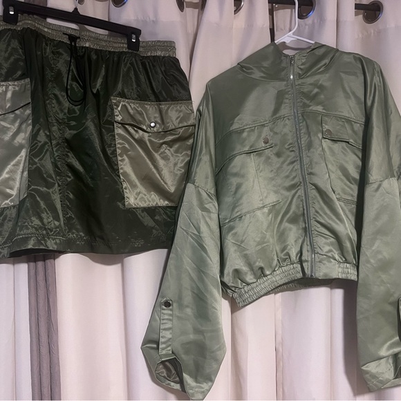 Satin Green Jacket and Skirt Set - Picture 1 of 2